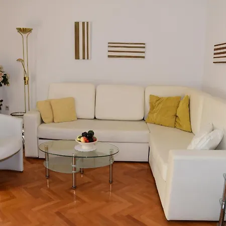 Zand Apartment