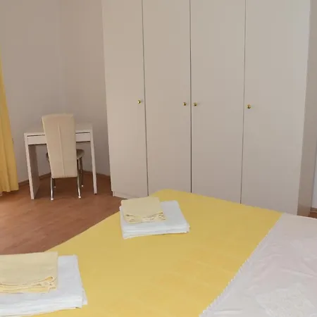 Zand Apartment